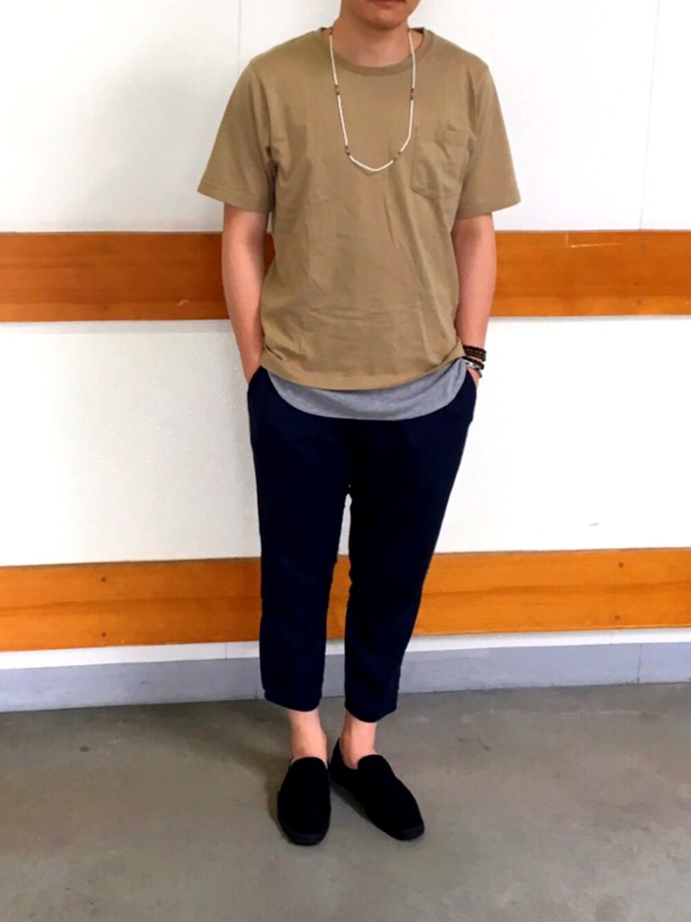 「シンプルコーデ、オトナカジュアル」｜「SENSE OF PLACE by URBAN RESEARCHのポケットＴシャツ(半袖)（Tシャツ/カットソー、ベージュ系）」を使った、Kさん（メンズ・175cm）の夏コーディネートの1枚目の写真