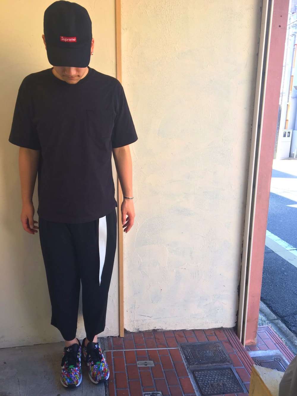 「ゆるコーデ、ブラックコーデ、大人コーデ、ラフ」｜「UNIQLOのアイテム（その他パンツ、ブラック系）」を使った、Kさん（メンズ・175cm）の秋コーディネートの1枚目の写真