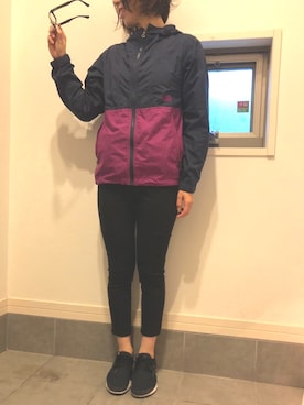 「THE NORTH FACE（ザノースフェイス）のアイテム（ナイロンジャケット、ブルー系）」を使った、mさん（レディース・159cm）の秋コーディネート