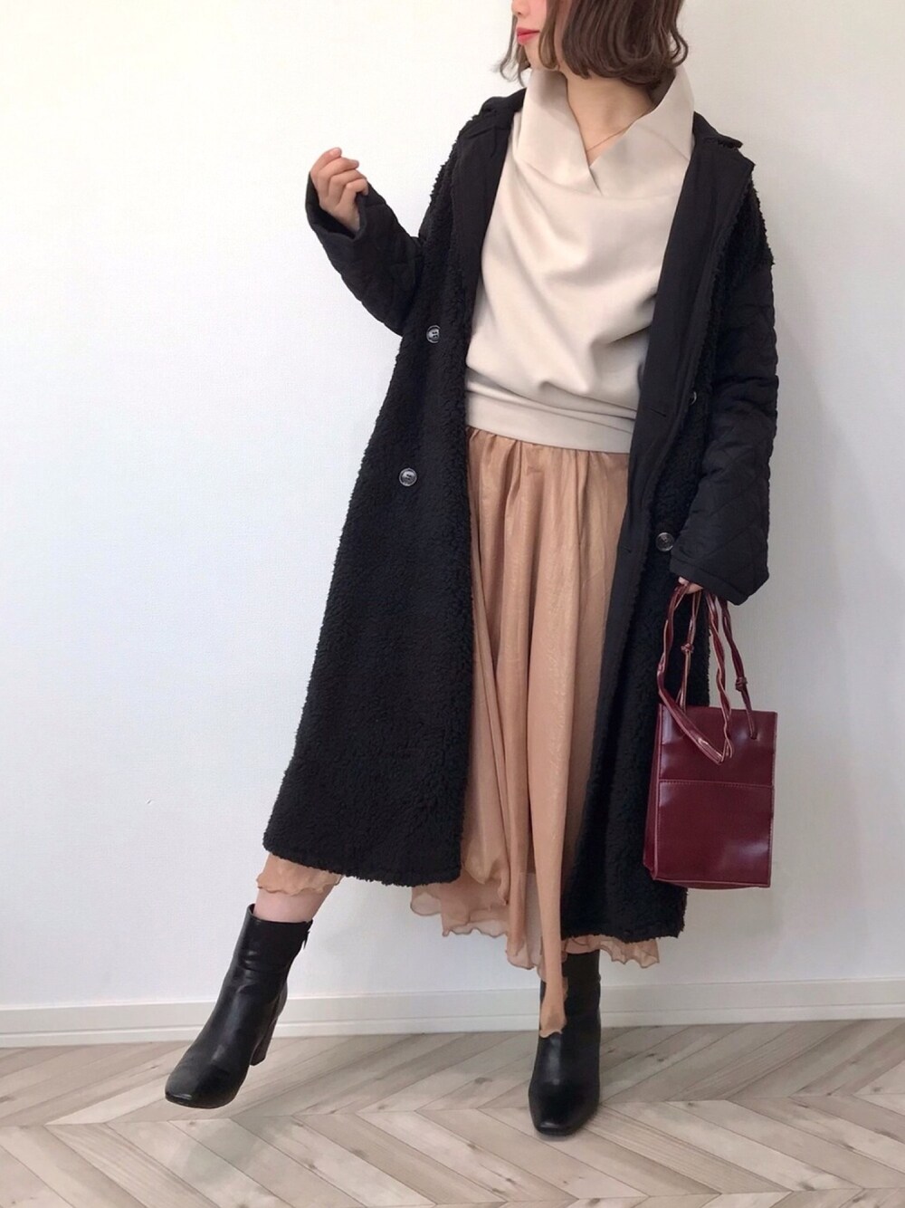 「socolla、COTORICA.、VACANCY、GU、プチプラ、ブーツ、スクエアバッグ、ショルダーバッグ、ボアコート」｜「socollaの【socolla】ダンボールヌケエリプルオーバー（パーカー、ベージュ系）」を使った、うーまんさん（レディース・158cm）の秋コーディネートの1枚目の写真
