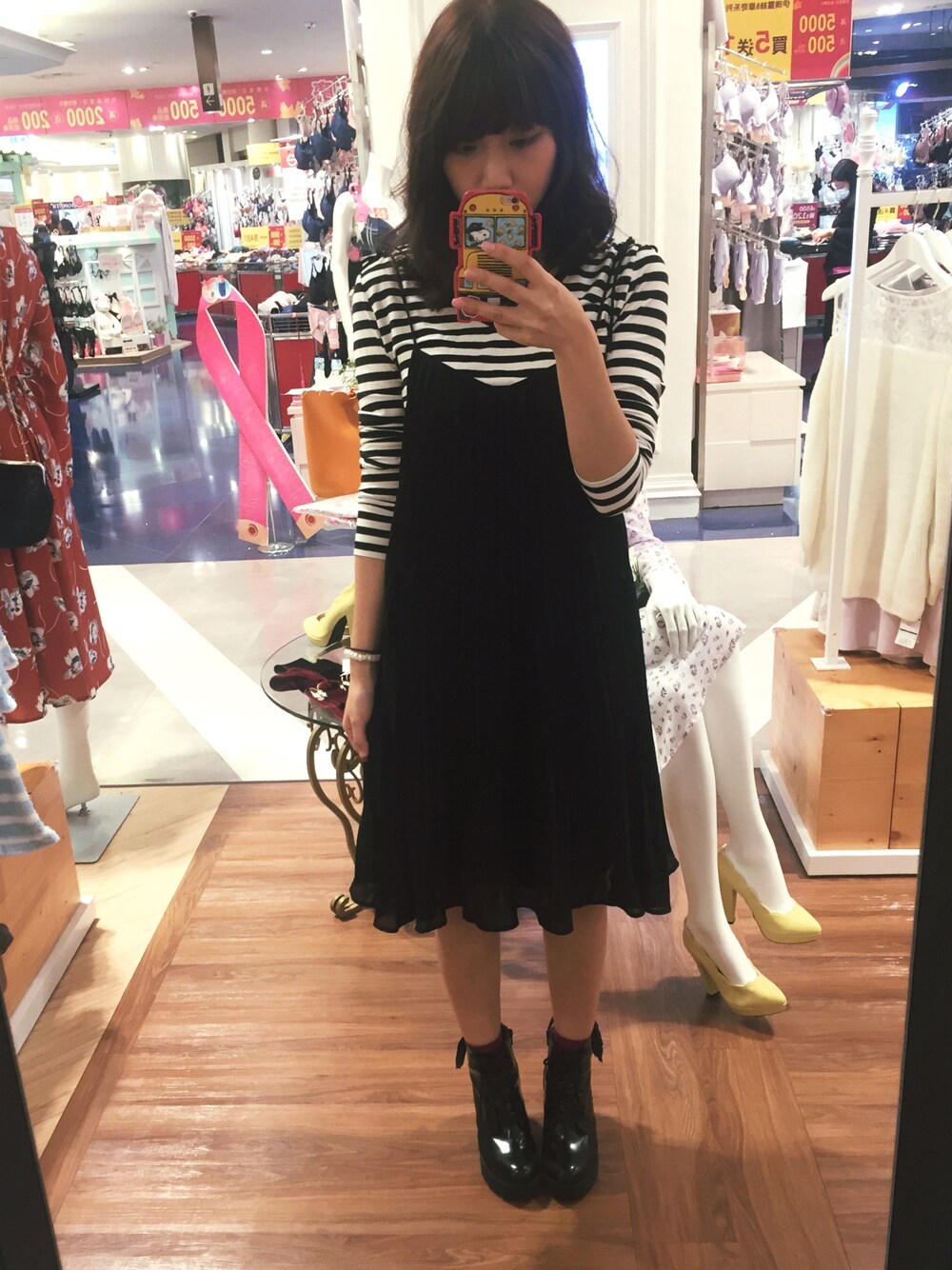 「MOUSSYのアイテム（Tシャツ/カットソー、その他）」を使った、Narsha さん（レディース・164cm）の秋コーディネートの1枚目の写真