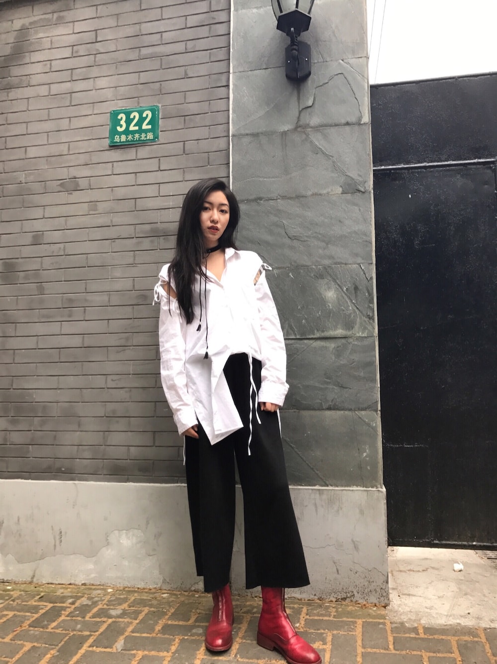 「JNBYのアイテム（シャツ/ブラウス、ホワイト系）」を使った、NeverTakeDrugsさん（レディース・165cm）の秋コーディネートの1枚目の写真