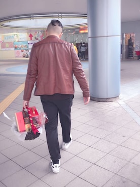 「PULL&BEAR（プルアンドベア）のアイテム（スラックス）」を使った、Tony Siさん（メンズ・176cm）の冬コーディネート