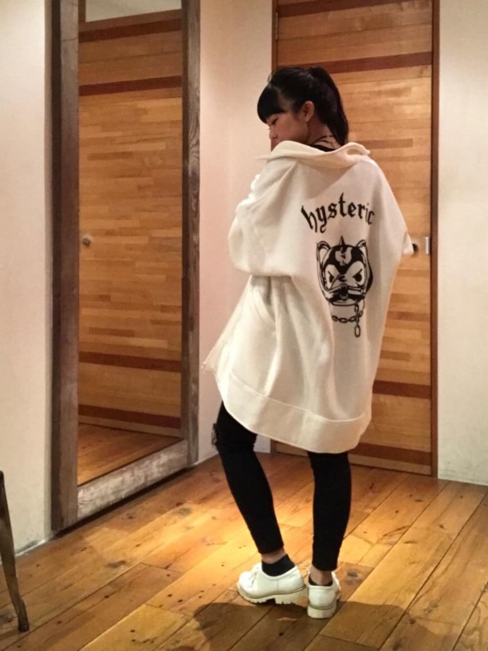 「ストリート、大人カジュアル、Hysteric Glamour、ラフ、秋コーデ、ふくちゃん」｜「HYSTERIC GLAMOURのSU加工ISKOツイル スキニーパンツ（その他パンツ、ブラック系）」を使った、fukuchanさん（レディース・154cm）の秋コーディネートの1枚目の写真