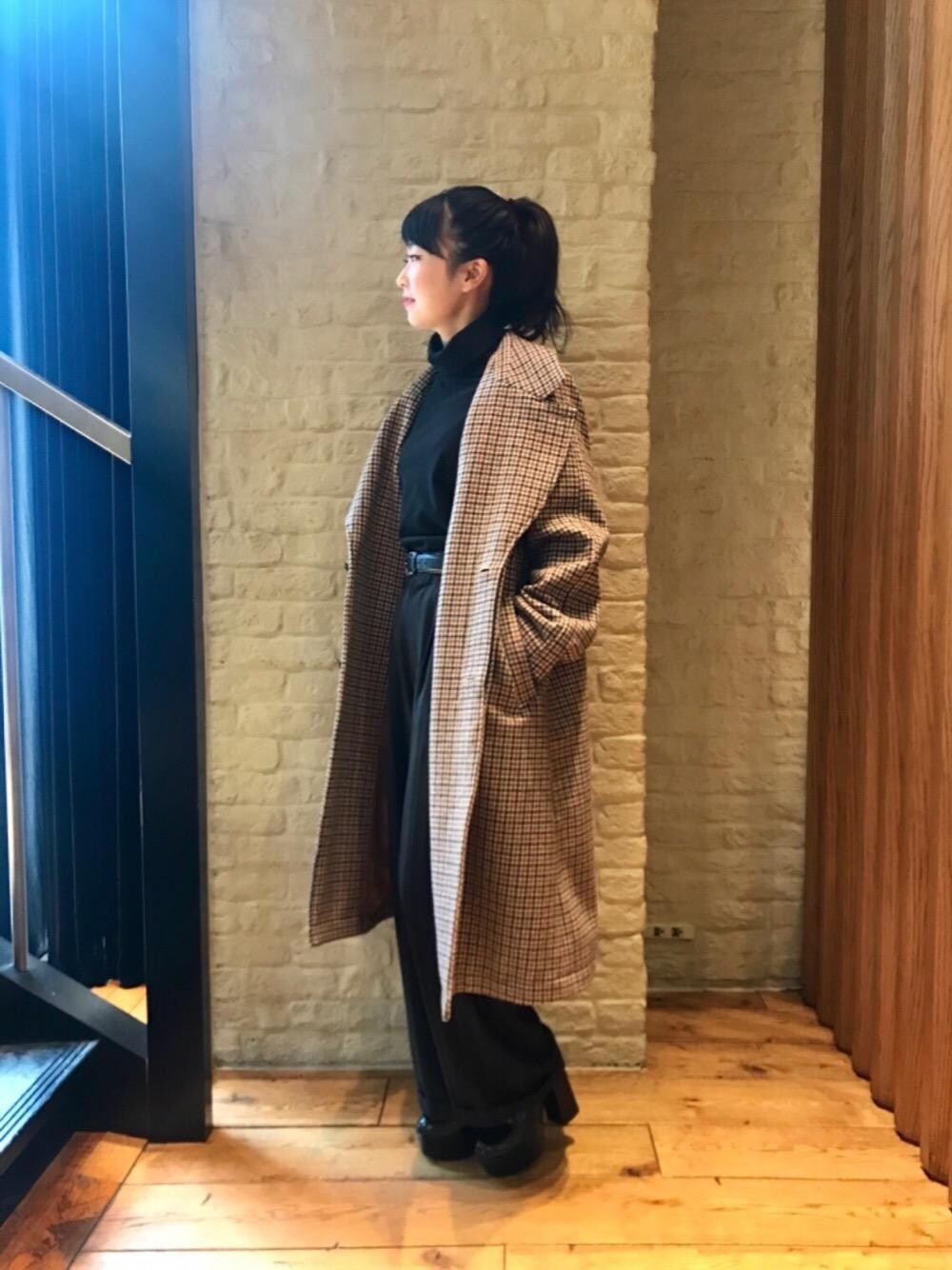 「タートルネック、タートル、ロングコート、大人カジュアル、ワイドパンツ、ウエストマーク、Hysteric Glamour」｜「HYSTERIC GLAMOURの2タックワイドスラックスパンツ（スラックス、ブラック系）」を使った、fukuchanさん（レディース・154cm）の冬コーディネートの1枚目の写真