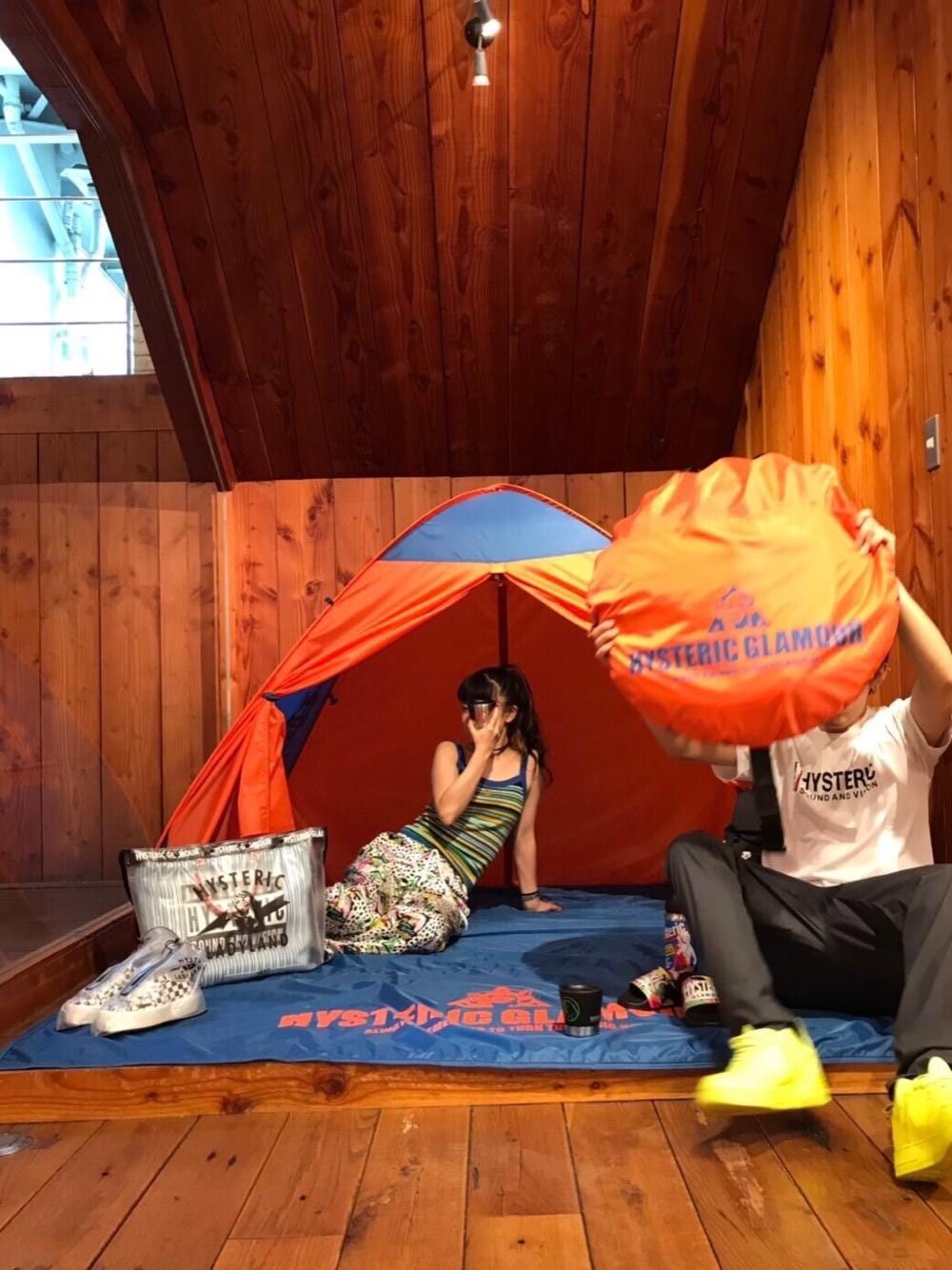 「Tシャツ、総柄、Hysteric Glamour、キャンプ、夏コーデ、低身長、BBQ、ヒステリックグラマー、RAIN ITEM」｜「HYSTERIC GLAMOURのFEELI’N HYSTERIC総柄 イージーパンツ（その他パンツ、ホワイト系）」を使った、fukuchanさん（レディース・154cm）の夏コーディネートの1枚目の写真