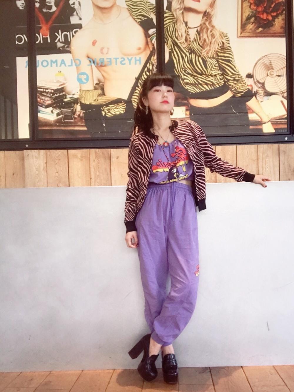 「セットアップ、ハイウエスト、Hysteric Glamour、パープル、低身長、青山、秋、ヒステリックグラマー」｜「HYSTERIC GLAMOURのZEBRA ジャカード カーディガン（カーディガン/ボレロ、ピンク系）」を使った、fukuchanさん（レディース・154cm）の夏コーディネートの1枚目の写真