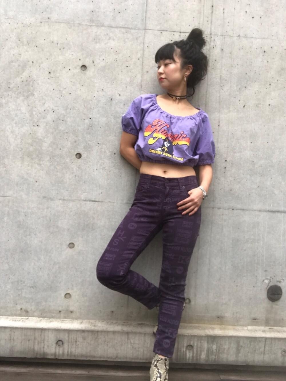 「カラーパンツ、スキニー、Hysteric Glamour、スリムパンツ、低身長、青山、ヒステリックグラマー」｜「HYSTERIC GLAMOURのCHUNKY HEEL SKINNY PYTHONショートブーツ（ブーツ、ベージュ系）」を使った、fukuchanさん（レディース・154cm）の秋コーディネートの1枚目の写真