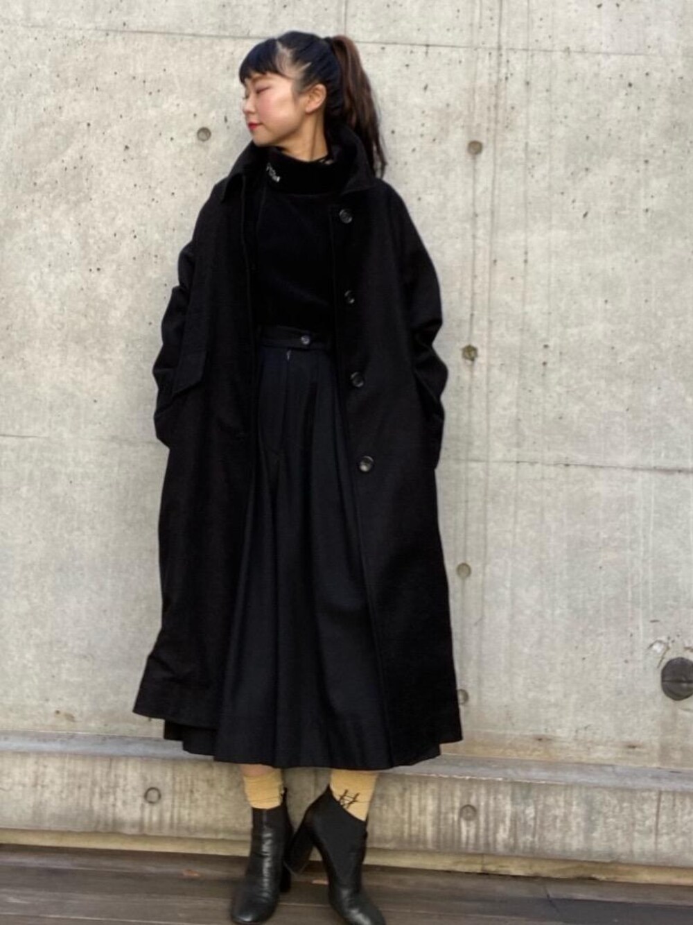 「冬コーデ、タートル、Hysteric Glamour、キュロット、ヒステリックグラマー、HYSTERICS、冬アウター」｜「HYSTERIC GLAMOURのステンカラーCO（その他アウター、ブラック系）」を使った、fukuchanさん（レディース・154cm）の冬コーディネートの1枚目の写真