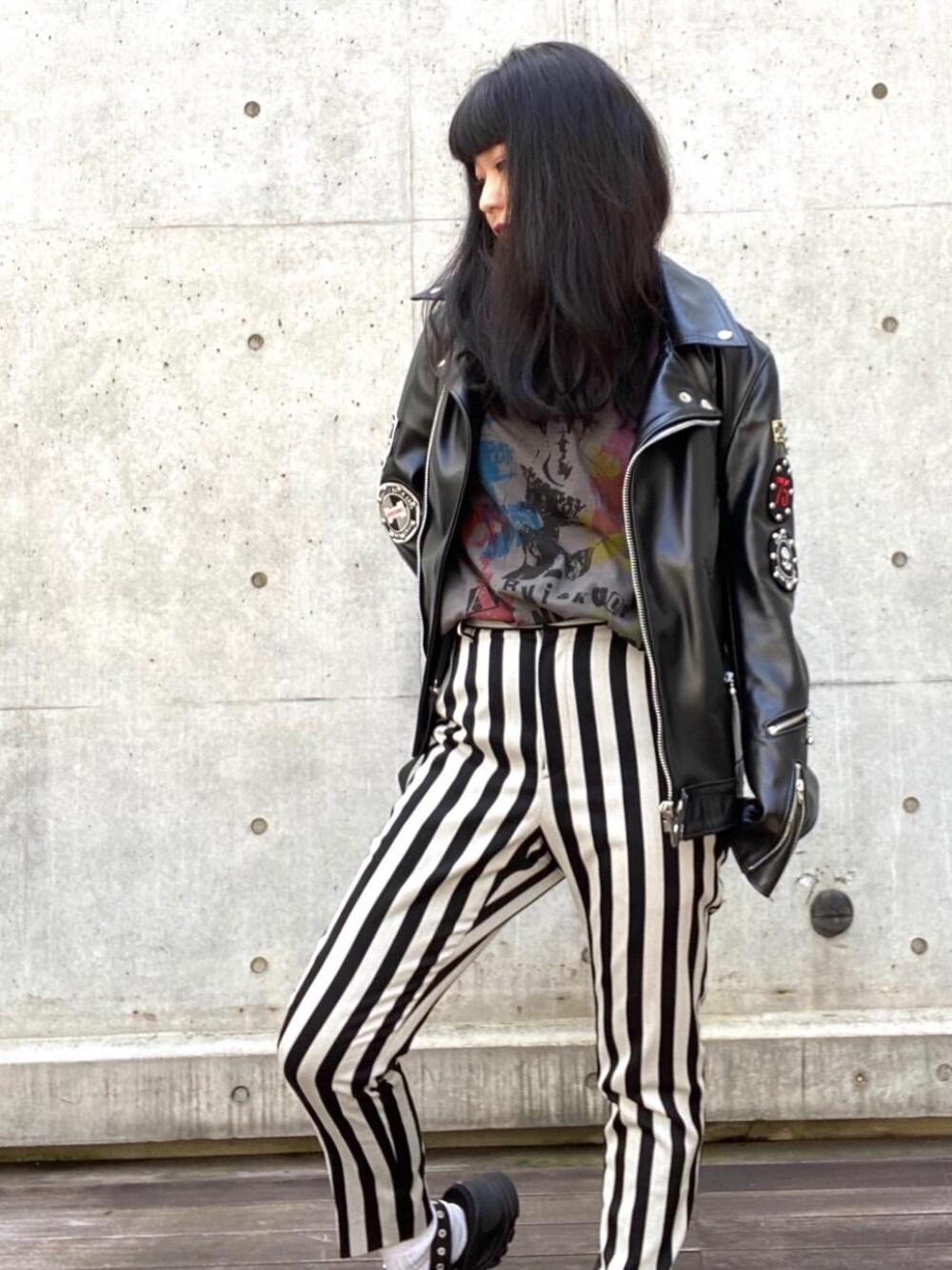 「ライダース、Hysteric Glamour、ダブルライダース、ヒステリックグラマー、ロックコーデ」｜「HYSTERIC GLAMOURのLewis Leathers/CYCLONE JACKET（ライダースジャケット、ブラック系）」を使った、fukuchanさん（レディース・154cm）の夏コーディネートの1枚目の写真