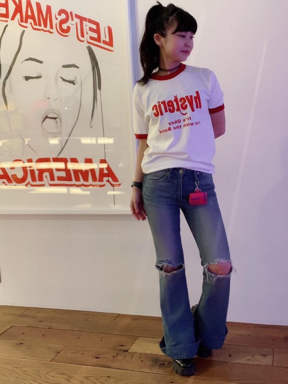 「カジュアルコーデ、ヒステリックグラマー、アメカジコーデ、hysteric glamour、らふこーで」｜「HYSTERIC GLAMOURのローライズフレアデニムパンツ（デニムパンツ、ブルー系）」を使った、fukuchanさん（レディース・154cm）の秋コーディネートの1枚目の写真