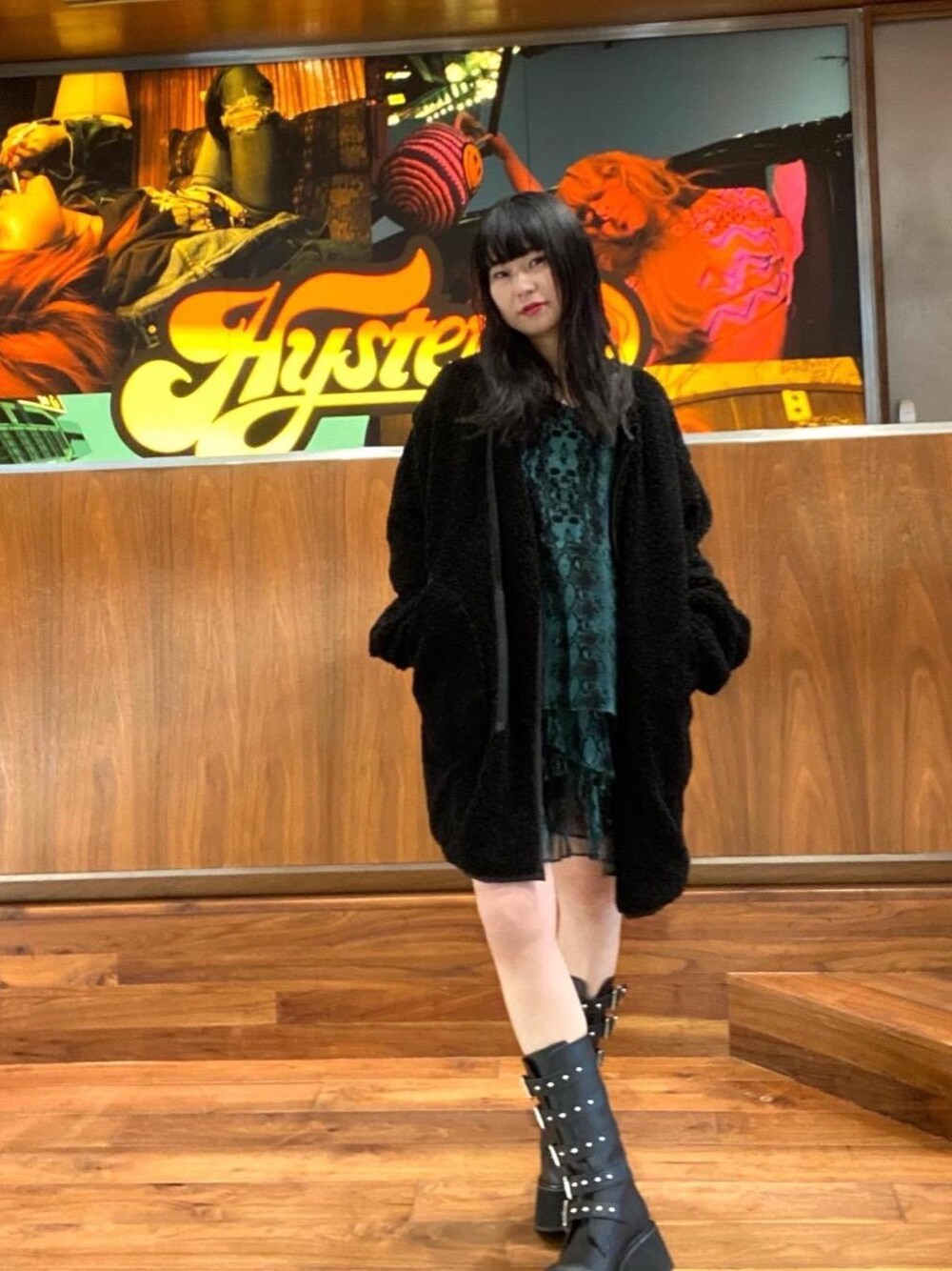 「ワンピース、カジュアルコーデ、ヒステリックグラマー、hysteric glamour、らふこーで」｜「HYSTERIC GLAMOURのノーカラーリバーシブルコート（ノーカラーコート、ブラック系）」を使った、fukuchanさん（レディース・154cm）の冬コーディネートの1枚目の写真