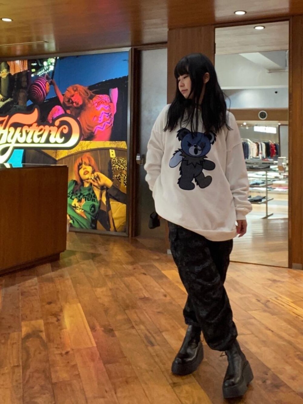 「カジュアルコーデ、ヒステリックグラマー、春こーで、hysteric glamour、らふこーで、ﾋﾞｯｸﾞｼﾙｴｯﾄ」｜「HYSTERIC GLAMOURのSKULL BORDER柄 タックパンツ（その他パンツ、ブラック系）」を使った、fukuchanさん（レディース・154cm）の冬コーディネートの1枚目の写真