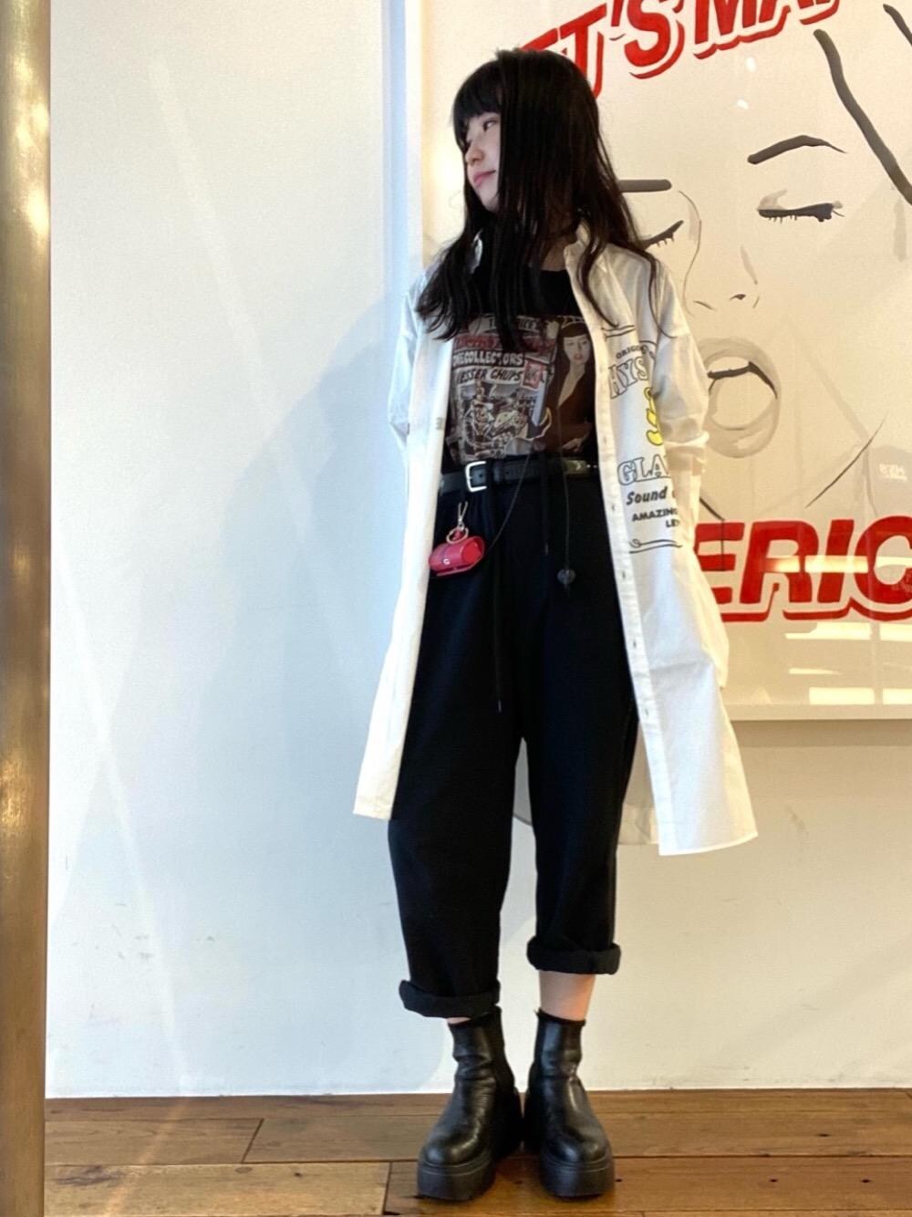 「長袖シャツ、カジュアルコーデ、ヒステリックグラマー、春こーで、hysteric glamour、夏コーデ、らふこーで」｜「HYSTERIC GLAMOURのBEAR LABEL オーバーサイズシャツワンピース（シャツワンピース、ホワイト系）」を使った、fukuchanさん（レディース・154cm）の夏コーディネートの1枚目の写真