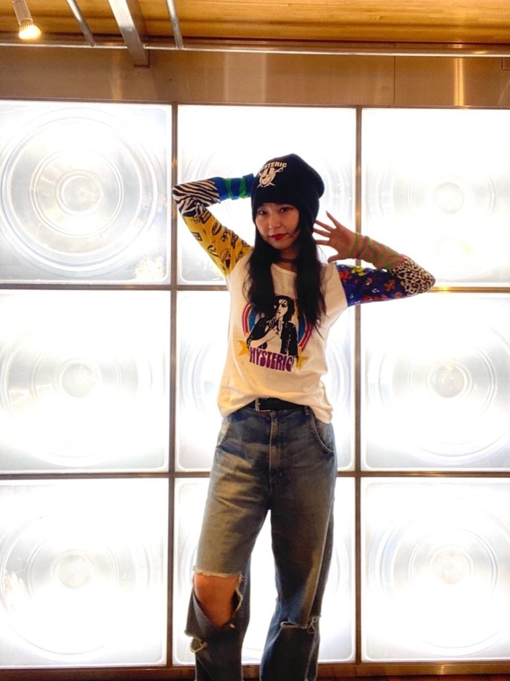 「ニット帽、カジュアルコーデ、ヒステリックグラマー、でにむ、ロンt、hysteric glamour」｜「HYSTERIC GLAMOURのRESIZE加工 デニムストレートパンツ（デニムパンツ、ブルー系）」を使った、fukuchanさん（レディース・154cm）の秋コーディネートの1枚目の写真