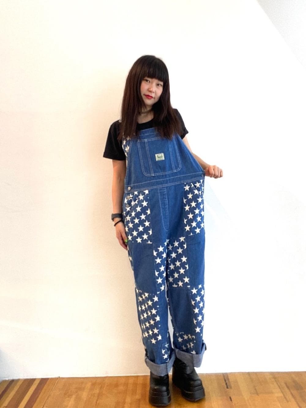 「オールインワン、総柄、ヒステリックグラマー、hysteric glamour、夏コーデ、ストリート⁈」｜「HYSTERIC GLAMOURのHYSTERIC 1984 Tシャツ（Tシャツ/カットソー、ブラック系）」を使った、fukuchanさん（レディース・154cm）の夏コーディネートの1枚目の写真