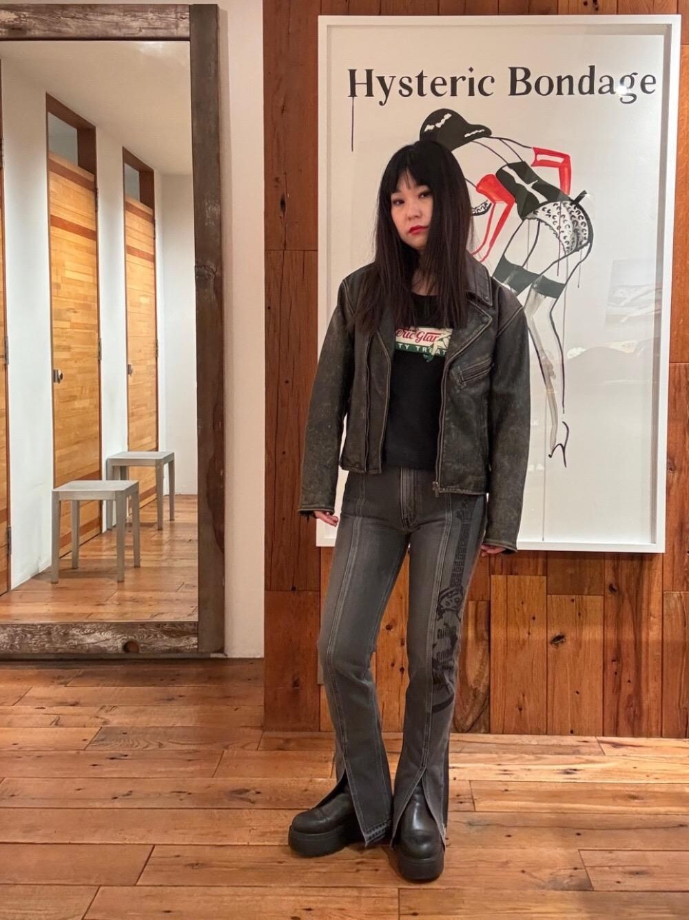 「ライダース、冬コーデ、フレアパンツ、ダブルライダース、ヒステリックグラマー、でにむ、hysteric glamour」｜「HYSTERIC GLAMOURのカウレザー USED加工ダブルライダースジャケット（ライダースジャケット、ブラック系）」を使った、fukuchanさん（レディース・154cm）の冬コーディネートの1枚目の写真