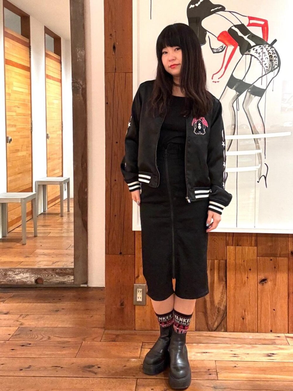 「タイトスカート、ヒステリックグラマー、HYSTERICS、でにむ、hysteric glamour、らふこーで、シンプルこーで、ストリート⁈、スカート 」｜「HYSTERIC GLAMOURのDIZZY&MILKY ソックス（ソックス/靴下、ブラック系）」を使った、fukuchanさん（レディース・154cm）の冬コーディネートの1枚目の写真