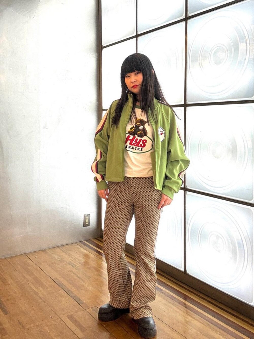 「ヒステリックグラマー、春🌸、hysteric glamour、らふこーで、シンプルこーで、ストリート⁈」｜「HYSTERIC GLAMOURのHYS STAR トラックジャケット（ブルゾン、グリーン系）」を使った、fukuchanさん（レディース・154cm）の春コーディネートの1枚目の写真