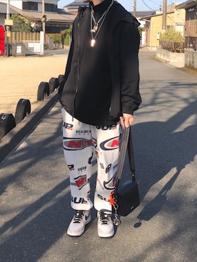 「OFF-WHITE」｜「アイテム（その他アウター）」を使った、ユダイさん（メンズ・172cm）の春コーディネート