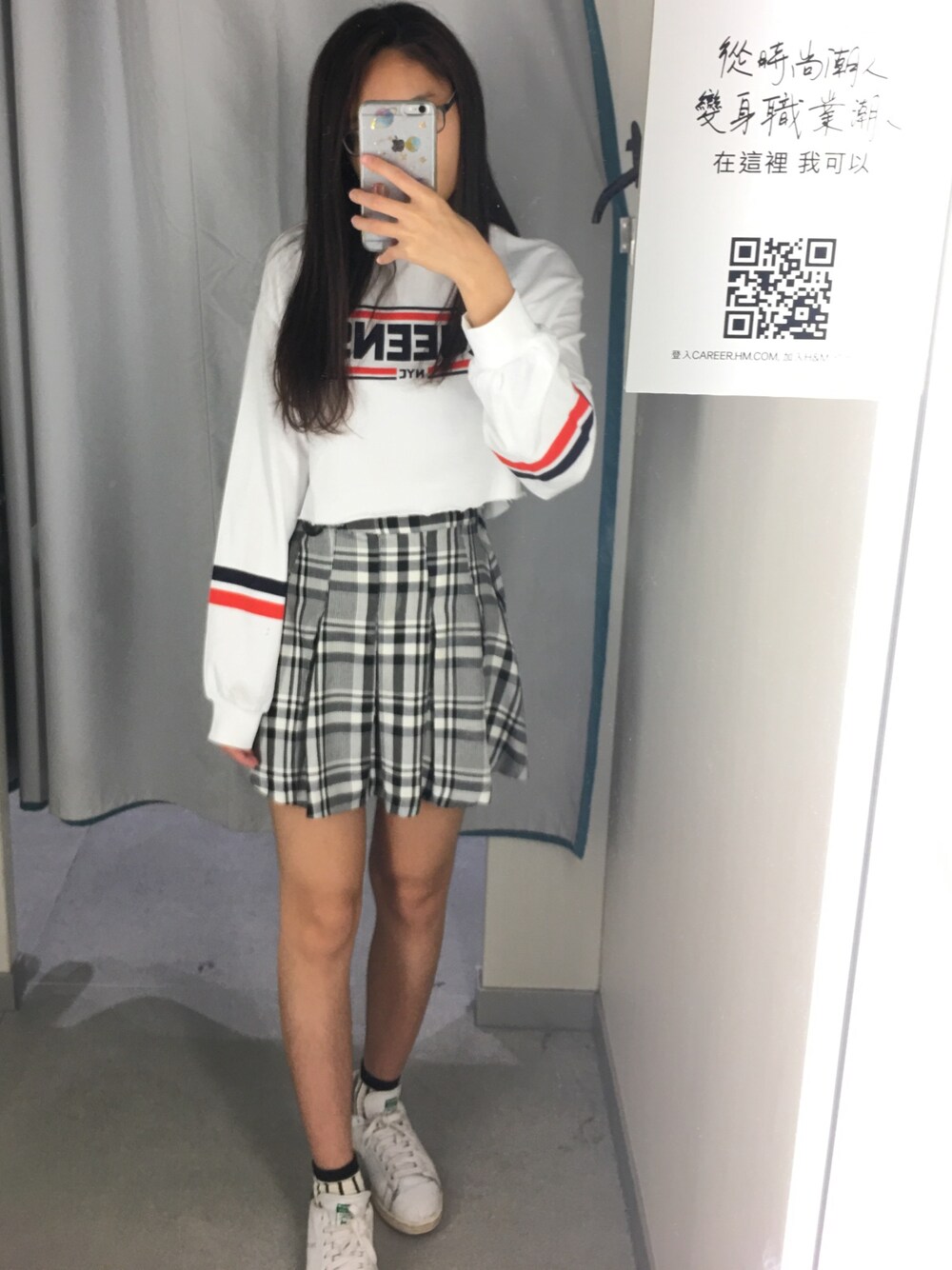 「H&Mのアイテム（スカート、ブラック系）」を使った、Bellaさん（レディース・163cm）の春コーディネートの1枚目の写真