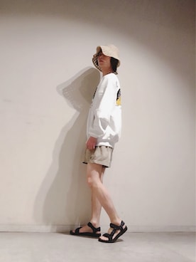 「麦わら帽子」｜「アイテム（スウェット）」を使った、Tomohiro Yajimaさん（メンズ・173cm）の夏コーディネート