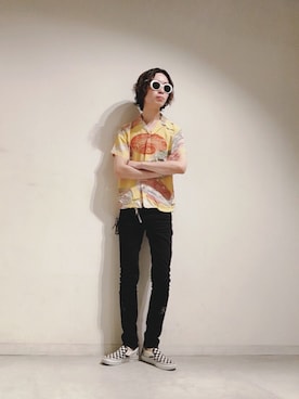 「オーバルサングラス」｜Tomohiro Yajimaさん（メンズ・173cm）の夏コーディネート