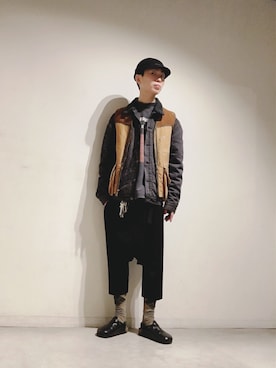「サンダルに靴下」｜「アイテム（その他アウター）」を使った、Tomohiro Yajimaさん（メンズ・173cm）の冬コーディネート