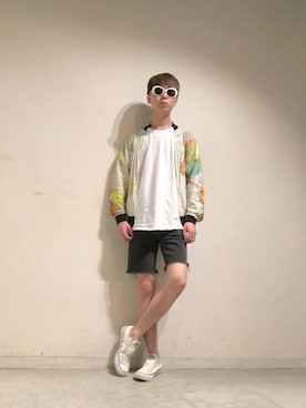 「オーバルサングラス」｜Tomohiro Yajimaさん（メンズ・173cm）の夏コーディネート