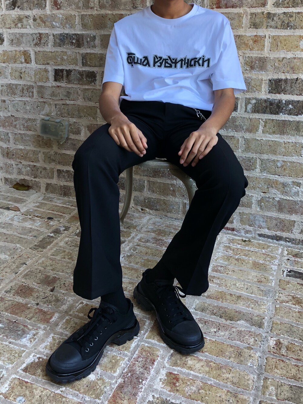 「gosharubchinskiy、RAF SIMONS、rafsimons×adidas、adidas、streetfashion、highend、street、fashion」｜「RAF SIMONSのRaf Simons + Adidas New Runner Canvas Sneakers（スニーカー、ブラック系）」を使った、Gringinさん（メンズ・170cm）の春コーディネートの1枚目の写真