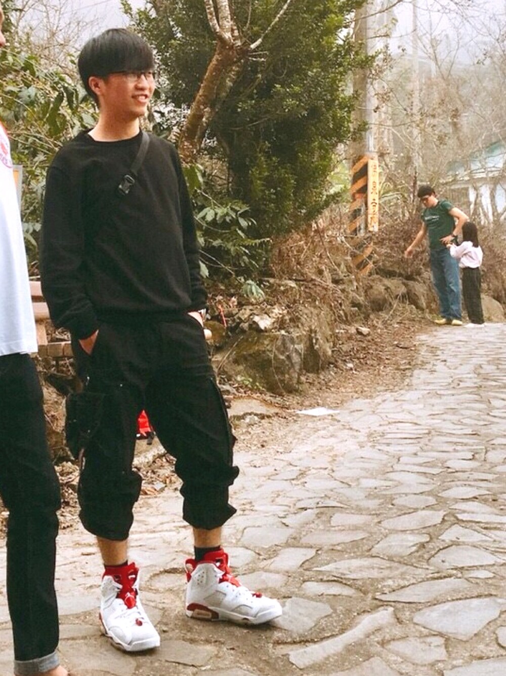 「GU、element、AIR JORDAN、NIKE、THE NORTH FACE、shorts」｜「GUのアイテム（Tシャツ/カットソー、ブラック系）」を使った、Hauさん（メンズ・162cm）の春コーディネートの1枚目の写真