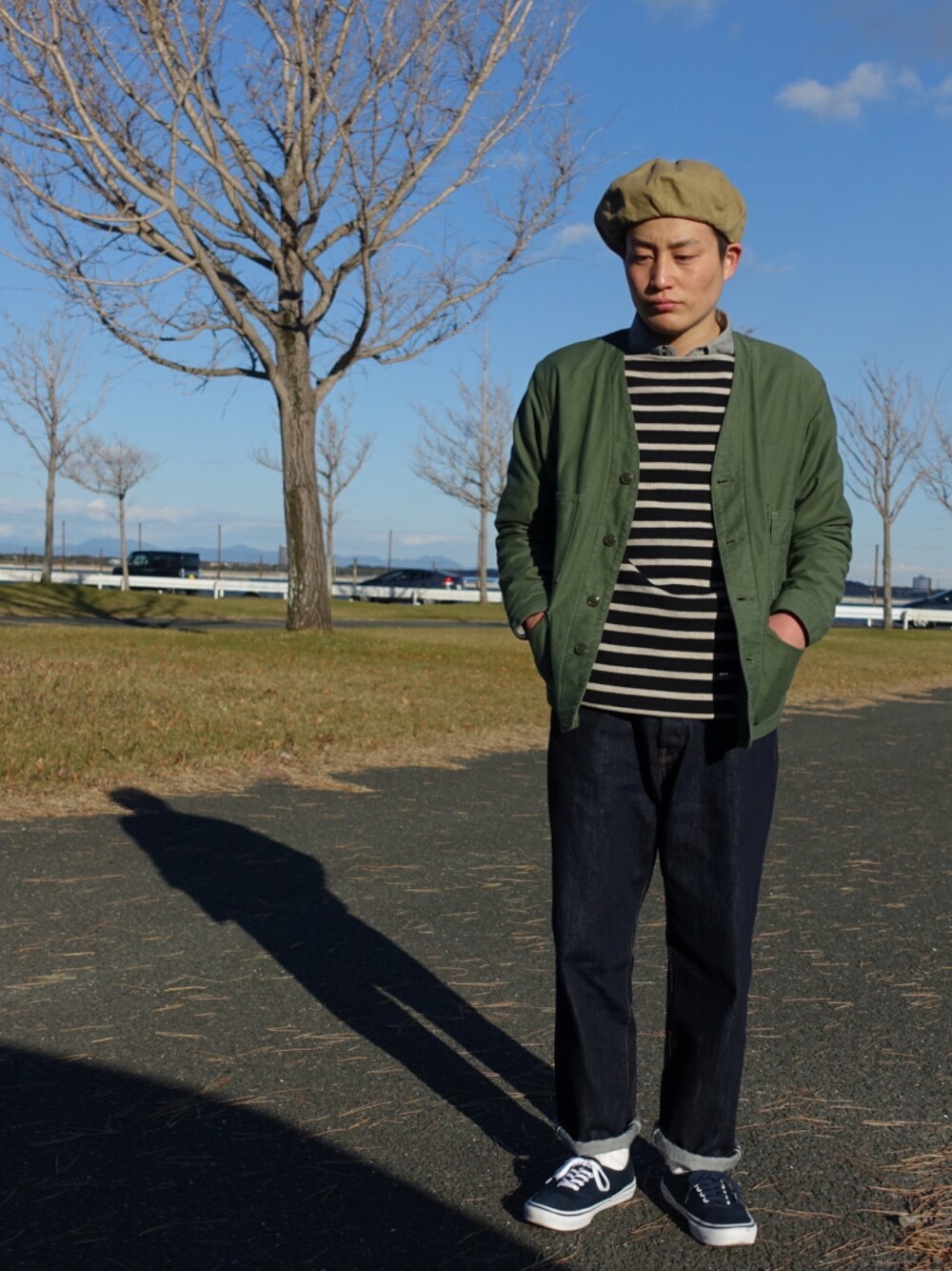 「カジュアルコーデ、ベレー帽、ボーダー、セントジェームス、orslow、デニム、ハツキ、スニーカー、VANS、デコー」｜「DECHOのアイテム（ハンチング/ベレー帽、ベージュ系）」を使った、ちぇんじゃきさん（メンズ・171cm）の冬コーディネートの1枚目の写真