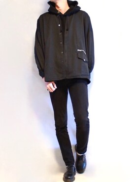 パーカーを使った 黒シャツ の人気ファッションコーディネート Wear