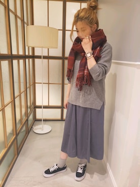 「LEPSIM（レプシィム）のサテンAラインフレアスカート　855710（スカート、グレー系）」を使った、ぶんちゃんさん（レディース・163cm）の秋コーディネート