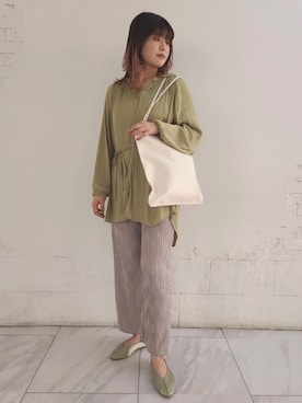 「LEPSIM（レプシィム）のギャザーチュニックブラウス　926350（シャツ/ブラウス、グリーン系）」を使った、ぶんちゃんさん（レディース・163cm）の春コーディネート