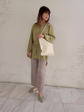 「LEPSIM（レプシィム）のギャザーチュニックブラウス　926350（シャツ/ブラウス、グリーン系）」を使った、ぶんちゃんさん（レディース・163cm）の春コーディネート
