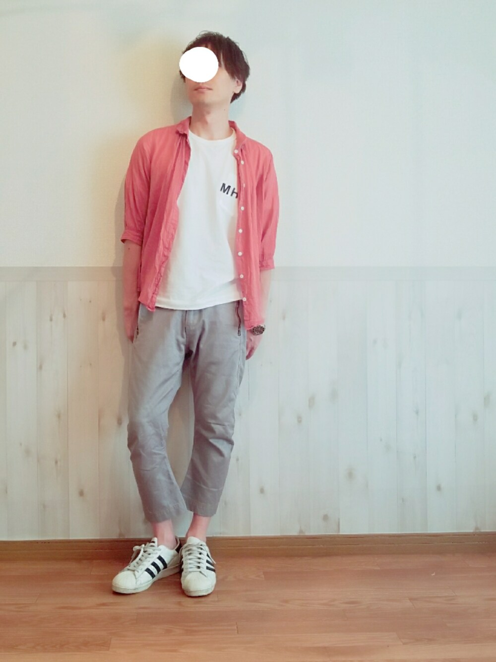 「休日スタイル、シンプルコーデ、MHL.、ニット帽」｜「adidasのadidas SUPERSTAR 80s(G61070)WHITE/BLACK1/CHALK2【アディダス オリジナルス スーパースター 80s 】（スニーカー、ホワイト系）」を使った、タスクさん（メンズ・173cm）の夏コーディネートの1枚目の写真