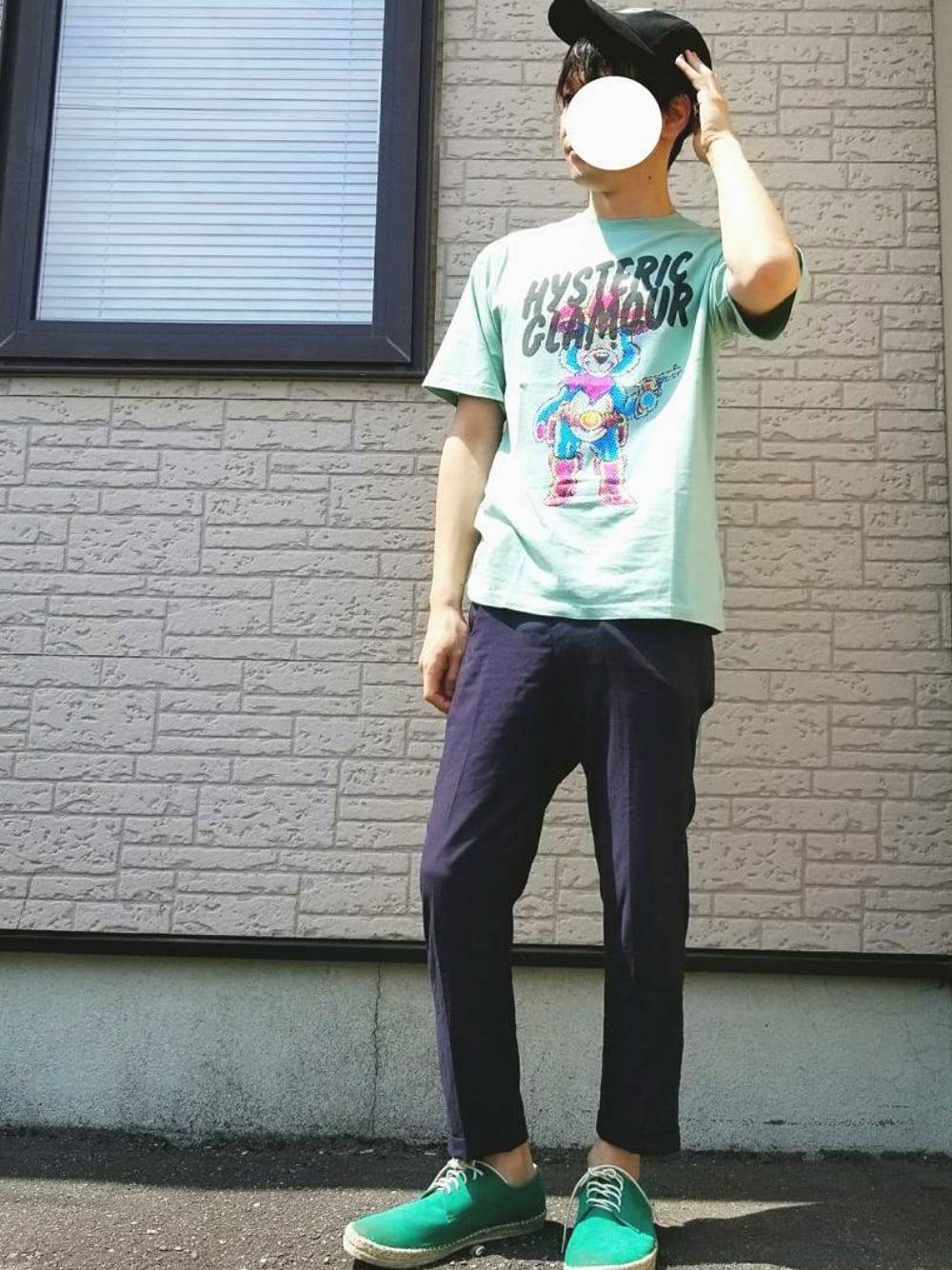 「ヒステリックグラマー、グッドイナフ、キャップ」｜「HYSTERIC GLAMOURのTATTOO COWBOY pt T-SH（Tシャツ/カットソー、グリーン系）」を使った、タスクさん（メンズ・173cm）の夏コーディネートの1枚目の写真