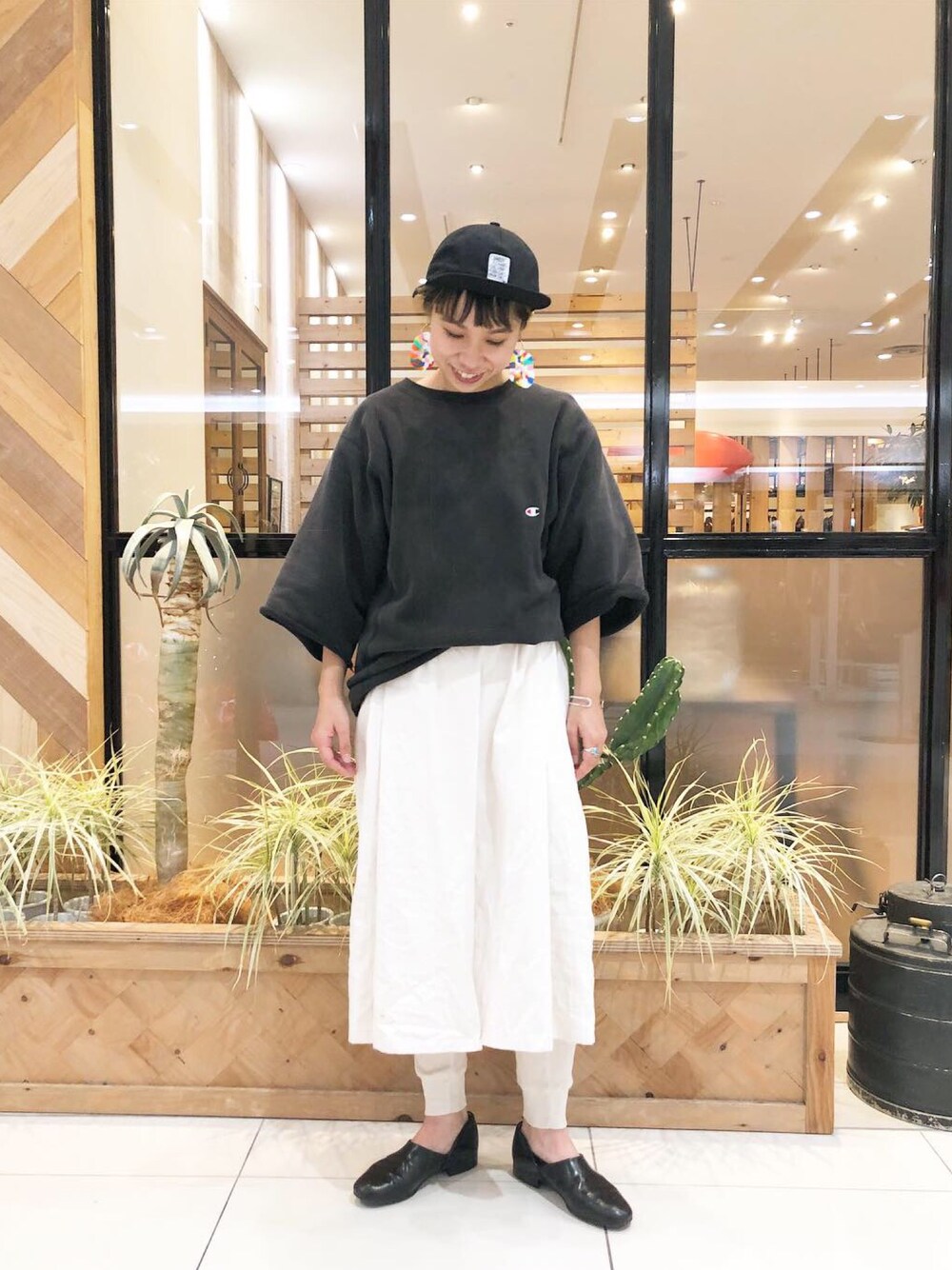 「シンプルおしゃれが好き、秋冬コーデ、ゆるコーデ、freada、フリークスストア、フリークスストア(FREAK'S STORE)、ビッグシルエット、オトナ女子、古着MIX」｜「古着のアイテム（スウェット、ブラック系）」を使った、たはらさん（レディース・161cm）の秋コーディネートの1枚目の写真
