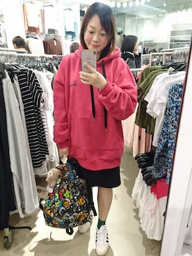 「adidas（アディダス）のsuper star（スニーカー、ホワイト系）」を使った、Yan Princessyanさん（レディース・159cm）の春コーディネート