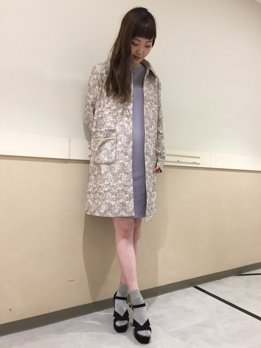 「リリーブラウン、Lily Brown、刺繍、コート、ワンピース、パープル、春コーデ」｜「LILY BROWNのアイテム（ジャケット/アウター、ピンク系）」を使った、saori watanabeさん（レディース・167cm）の冬コーディネートの1枚目の写真