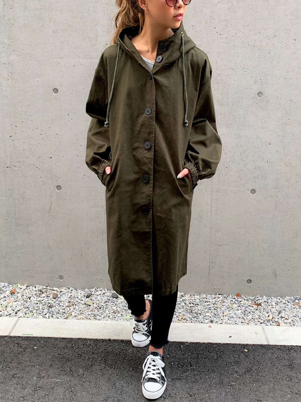 「JUNOAHのフード付きロングジャケット（ブルゾン、グリーン系）」を使った、moi☺︎さん（レディース・154cm）の秋コーディネートの1枚目の写真