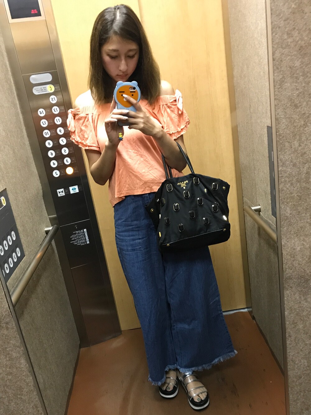 「カジュアルコーデ、パンツスタイル、夏コーデ、denim、サンダル、シンプルコーデ」｜「DRWCYSのモダールカットオフショルトップス（その他トップス、オレンジ系）」を使った、xxxchikaxxxさん（レディース・165cm）の夏コーディネートの1枚目の写真