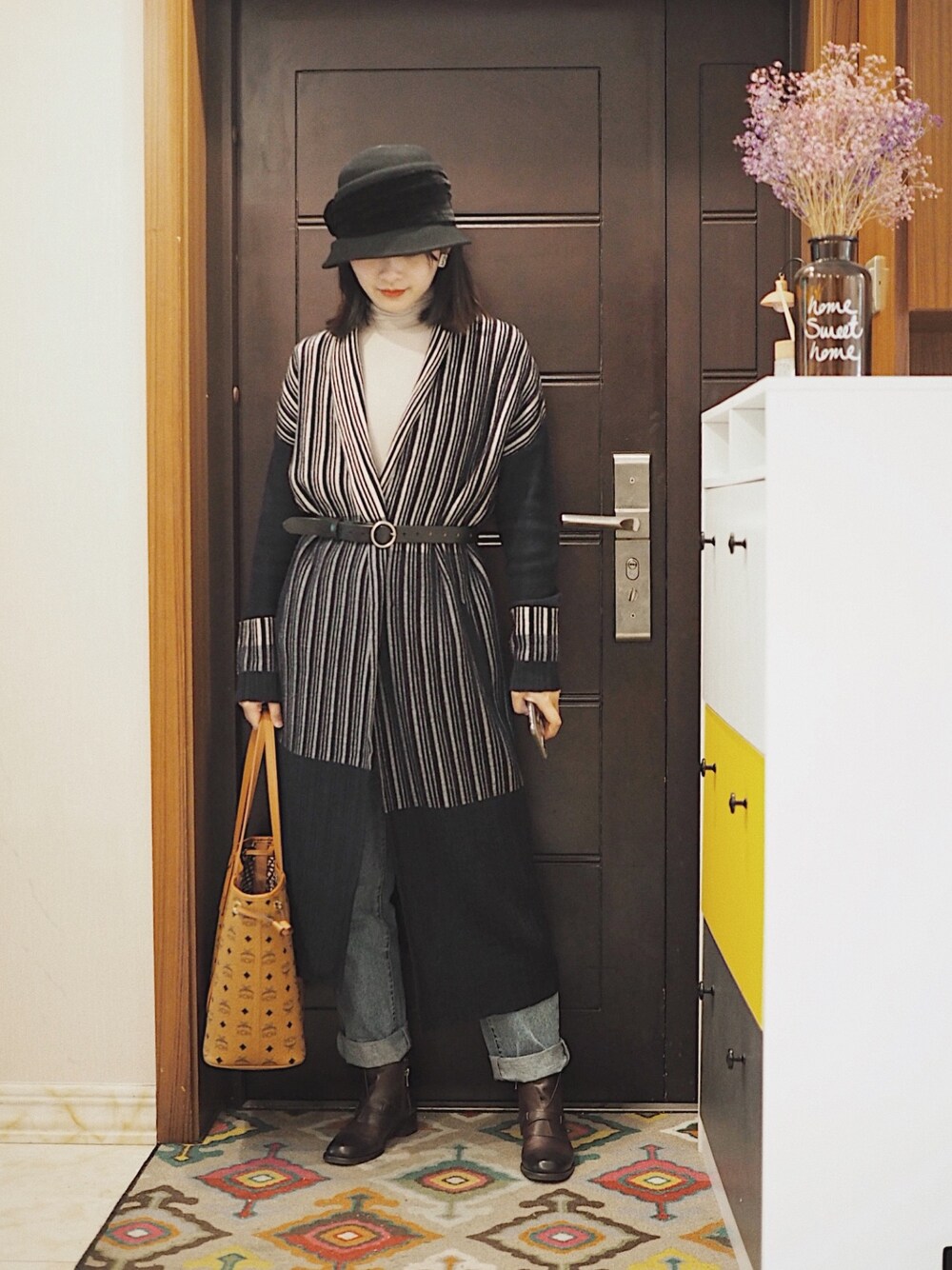 「帽子、ootd、通勤穿搭、复古、毛衣」｜「ESBACKのアイテム（ピーコート、ブルー系）」を使った、牙缝不腚蛋さん（レディース・164cm）の秋コーディネートの1枚目の写真