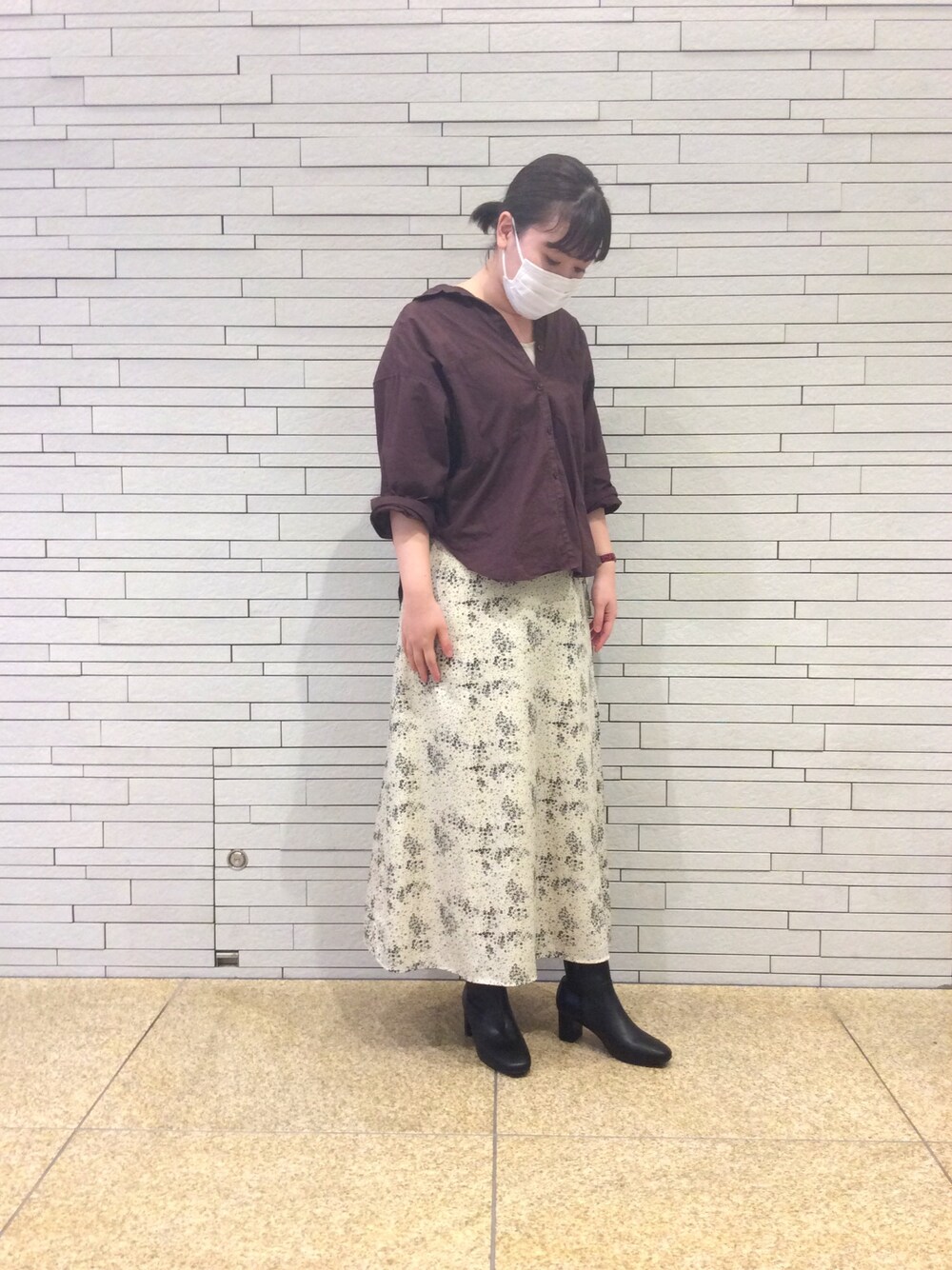 「秋服、ブーツ、チャンキーヒール、花柄、オリエンタルトラフィック(ORiental TRaffic)、1415」｜「ORiental TRafficのスクエアトゥ切替ミドルブーツ/1415（ブーツ、ブラック系）」を使った、ORiental TRaffic ヤエチカ店さん（レディース・163cm）の秋コーディネートの1枚目の写真