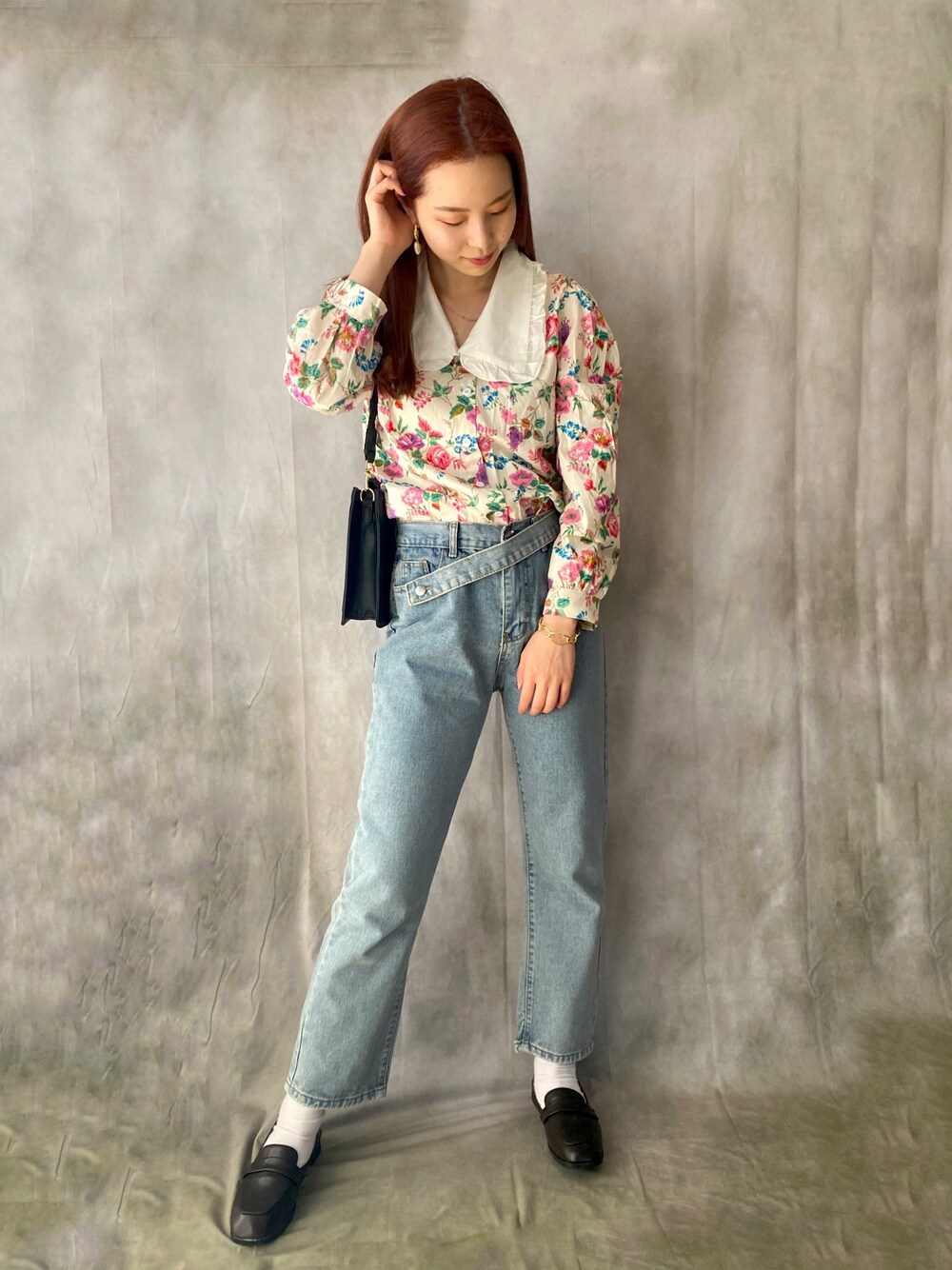 「個性派、パンツ、花柄、春カラー、韓国ファッション、お洒落さんとつながりたい、韓国コーデ、韓国通販、ブラウス、オトナカジュアル」｜「yuli mentalのアイテム（シャツ/ブラウス、その他）」を使った、azusaさん（レディース・168cm）の春コーディネートの1枚目の写真