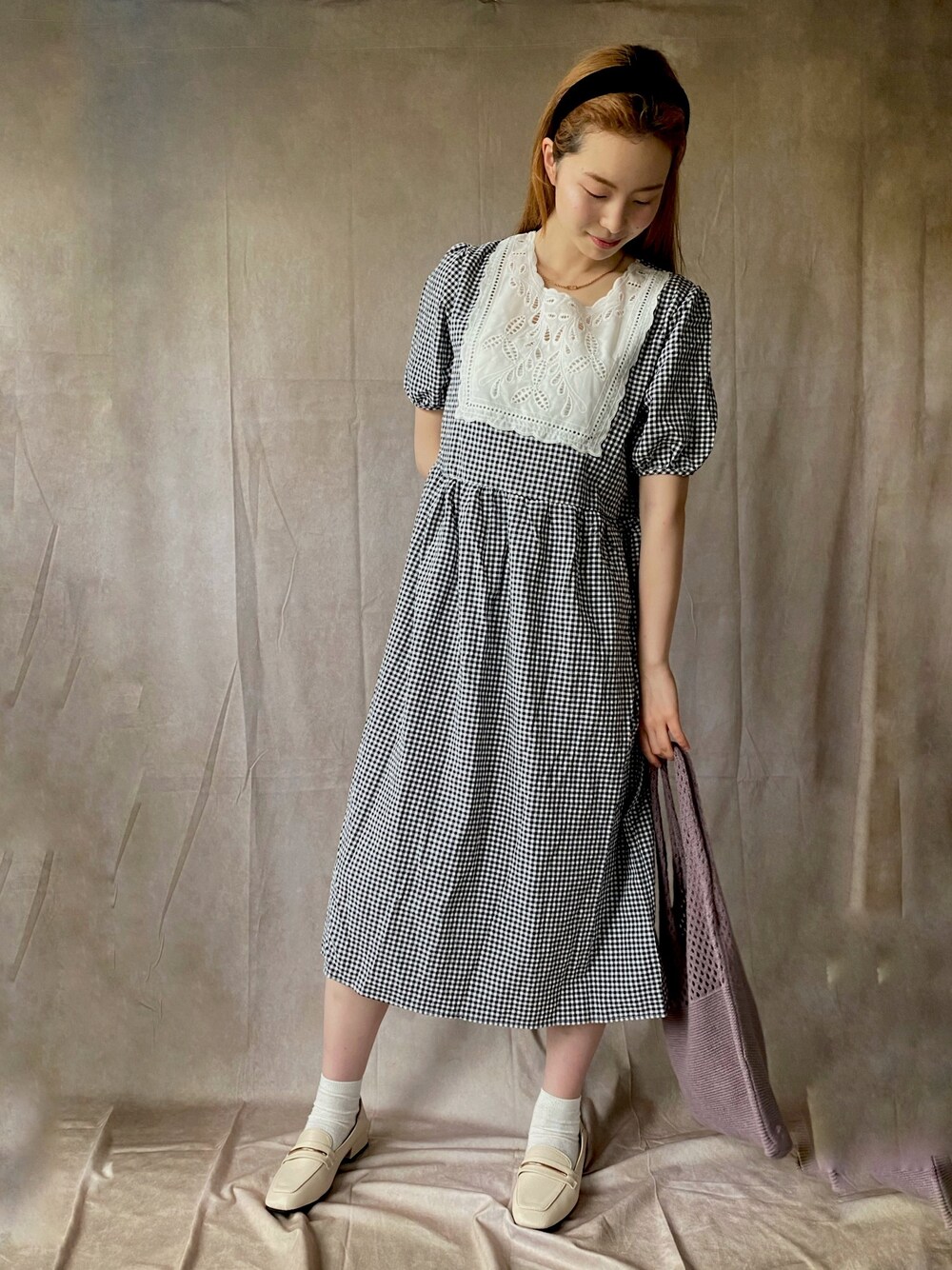 「大人コーデ、ワンピース、スカート、ギンガムチェック、春、春夏コーデ、デート、清楚系、お洒落さんとつながりたい、ロングワンピース」｜「yuli mentalのアイテム（ワンピース/ドレス、ブラック系）」を使った、azusaさん（レディース・168cm）の春コーディネートの1枚目の写真