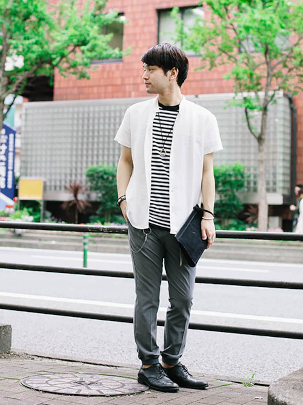 「ボーダー、シンプル、夏、大人カジュアル、LOUNGE LIZARD、ラフ、ootd、シャツスタイル、outfit、バンドカラー」｜「LOUNGE LIZARDのLINEN/RAYON CANVAS WASHER BAND COLLAR S/S シャツ（シャツ/ブラウス、ホワイト系）」を使った、SHU KAWASAKIさん（メンズ・170cm）の夏コーディネートの1枚目の写真