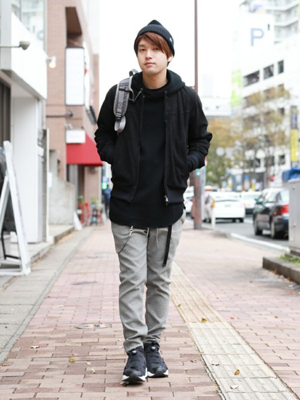 「スニーカー、レザージャケット、ニット帽、MA-1、パーカー、reebok、ストリート、スラックス、LOUNGE LIZARD」｜「LOUNGE LIZARDのSHEEP SUEDE ブルゾン（MA-1、ブラック系）」を使った、SHU KAWASAKIさん（メンズ・170cm）の秋コーディネートの1枚目の写真