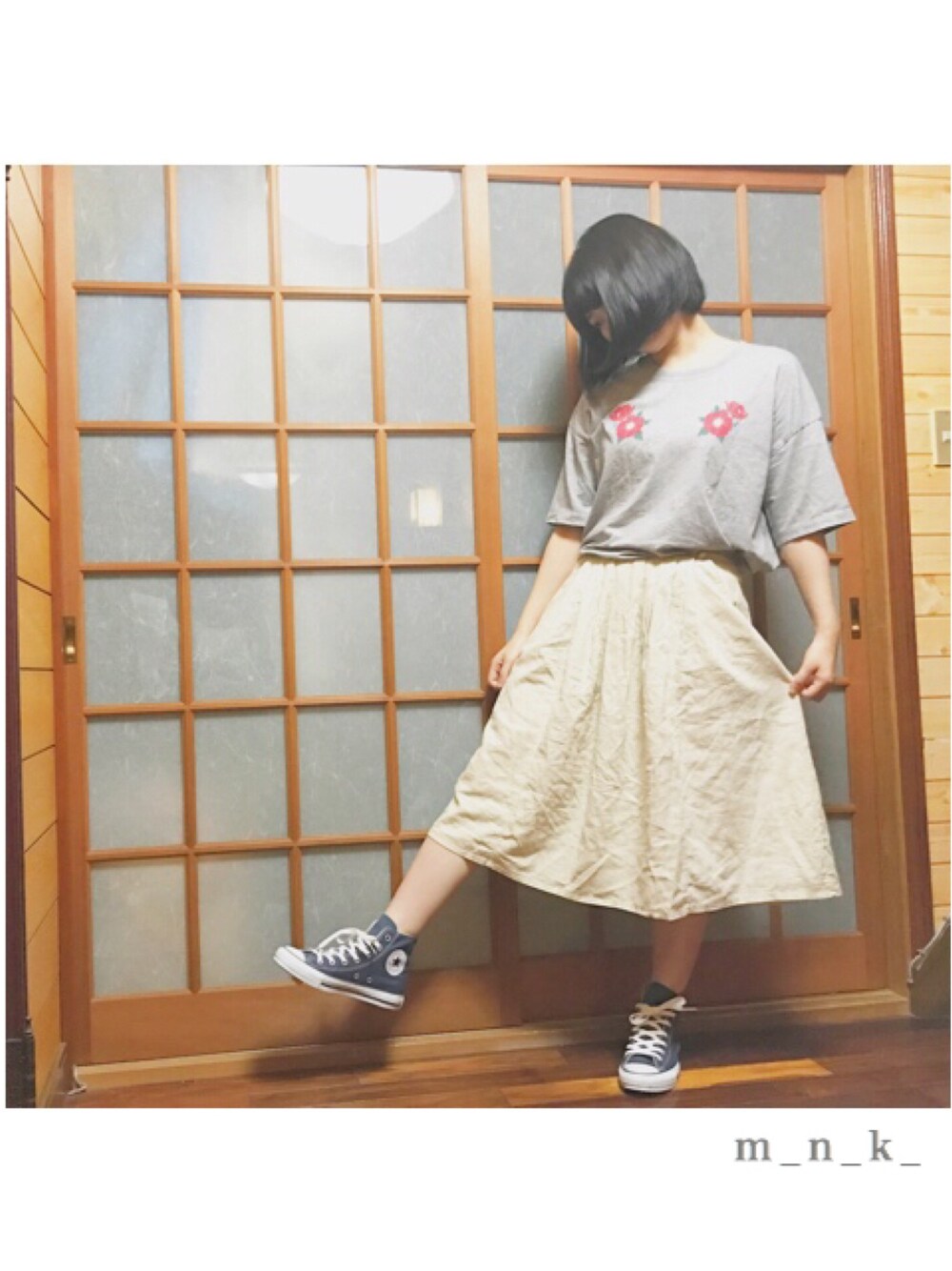 「コンバース、カジュアルコーデ、ラフ、Tシャツ、GU、スカート」｜「GUのアイテム（Tシャツ/カットソー、グレー系）」を使った、◇  m a n a k a  ◆さん（レディース・160cm）の夏コーディネートの1枚目の写真